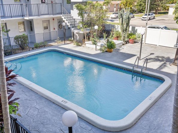 714 NE 10th Street 205, Hallandale Beach FL 33009