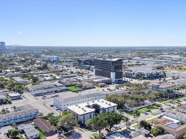 714 NE 10th Street 205, Hallandale Beach FL 33009