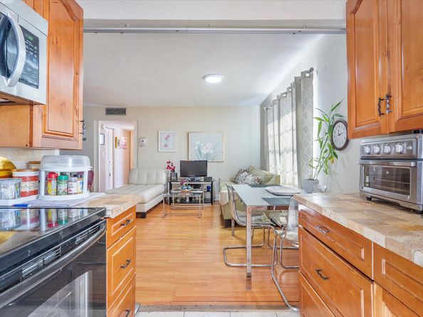 714 NE 10th Street 205, Hallandale Beach FL 33009