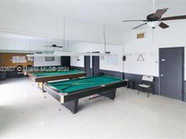 1050 SW 11th St 4, Hallandale Beach FL 33009