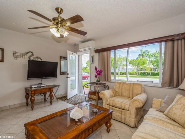 1050 SW 11th St 4, Hallandale Beach FL 33009