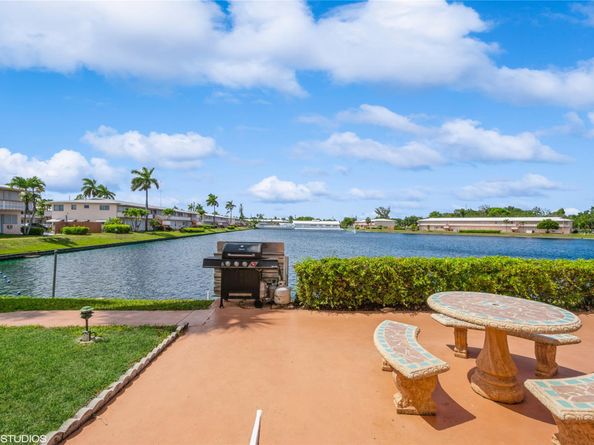 1050 SW 11th St 4, Hallandale Beach FL 33009