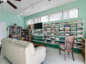 1050 SW 11th St 4, Hallandale Beach FL 33009