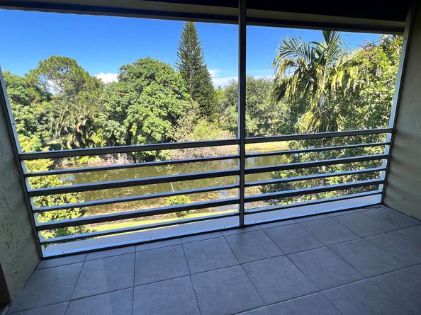 120 Sparrow Drive 302, Royal Palm Beach FL 33411