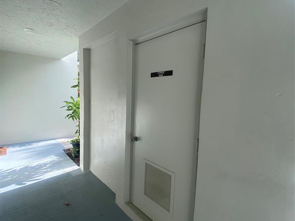 4007 N Cypress Dr 102, Pompano Beach FL 33069