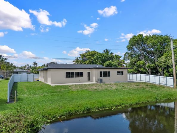 1637 40th Street, West Palm Beach FL 33407