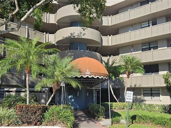 1001 Colony Point Cir 305, Pembroke Pines FL 33026