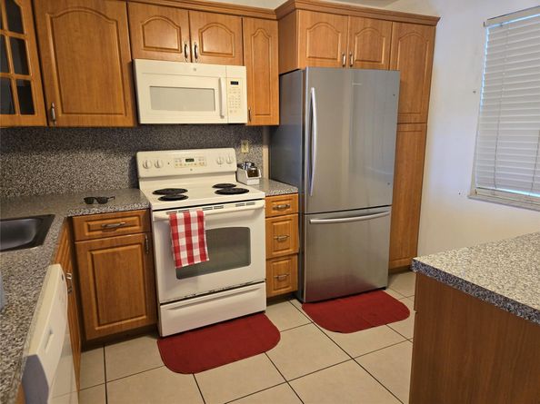 1001 Colony Point Cir 305, Pembroke Pines FL 33026