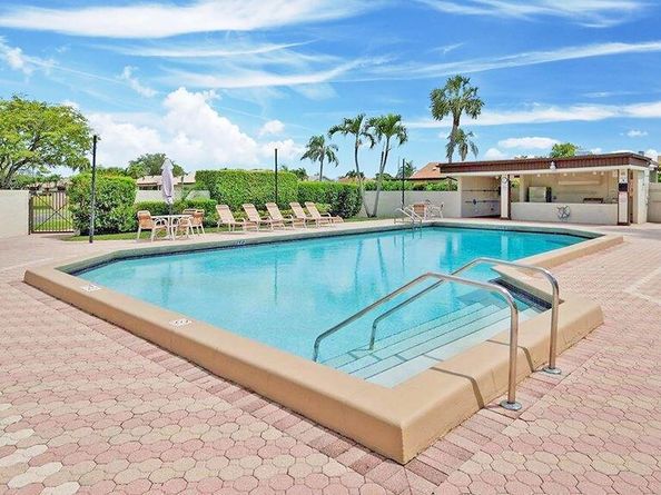 6247 Red Cedar Circle, Greenacres FL 33463