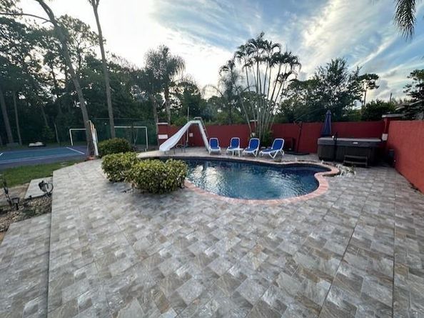 5800 Pinetree Rd, Parkland FL 33067