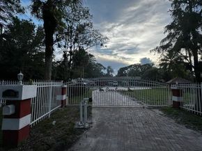 5800 Pinetree Rd, Parkland FL 33067