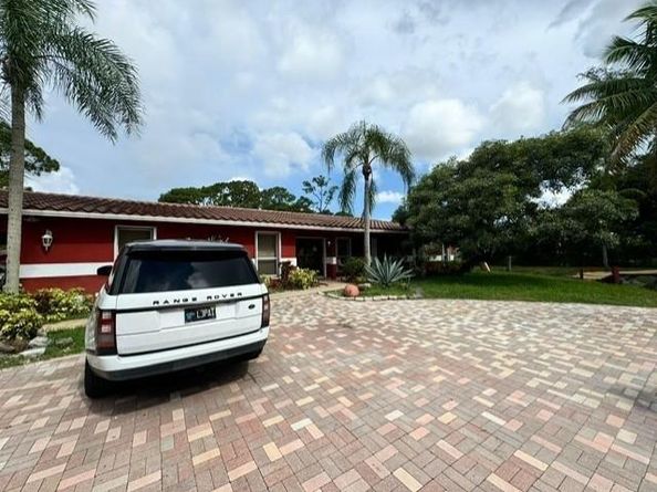 5800 Pinetree Rd, Parkland FL 33067