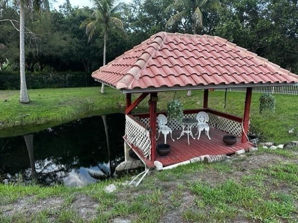5800 Pinetree Rd, Parkland FL 33067
