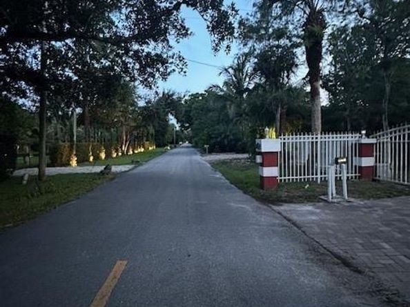 5800 Pinetree Rd, Parkland FL 33067