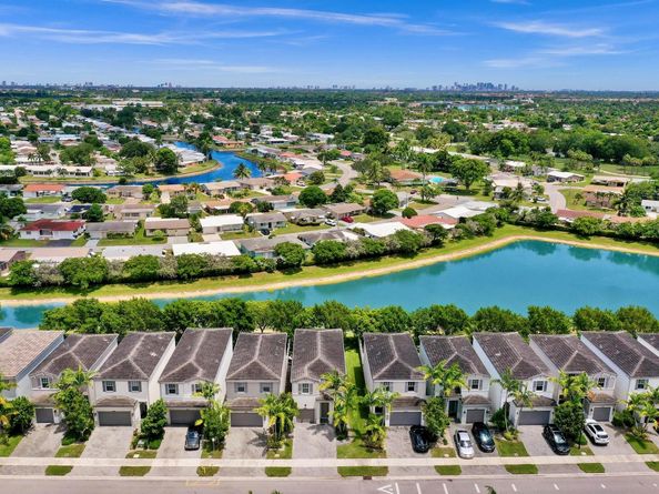 4700 NW 48th Ter, Tamarac FL 33319