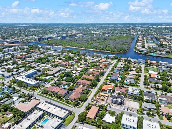 1963 NE 6th St, Deerfield Beach FL 33441