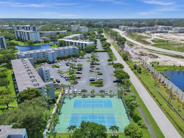 2226 N Cypress Bend Dr 109, Pompano Beach FL 33069