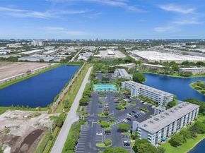 2226 N Cypress Bend Dr 109, Pompano Beach FL 33069