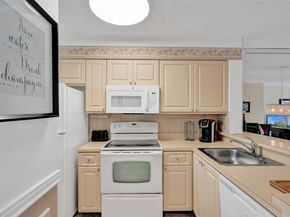 2226 N Cypress Bend Dr 109, Pompano Beach FL 33069