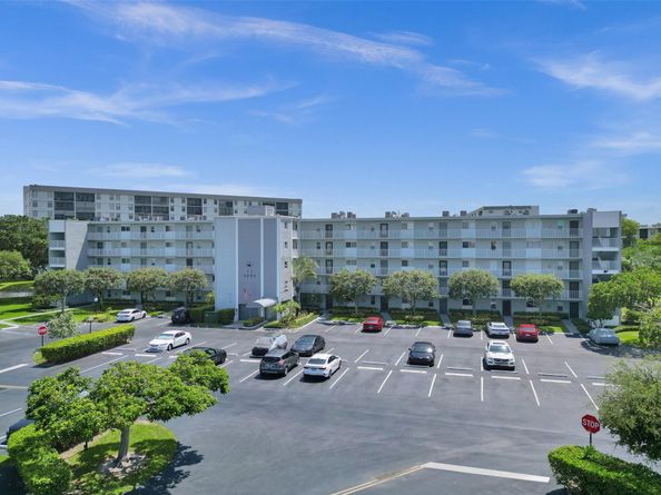 2226 N Cypress Bend Dr 109, Pompano Beach FL 33069