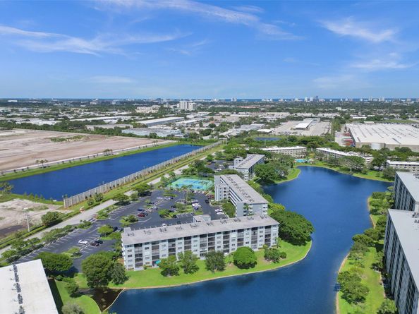 2226 N Cypress Bend Dr 109, Pompano Beach FL 33069