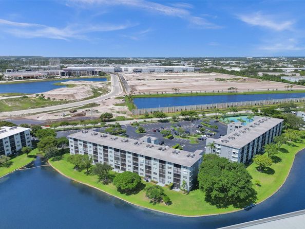 2226 N Cypress Bend Dr 109, Pompano Beach FL 33069
