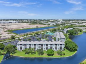 2226 N Cypress Bend Dr 109, Pompano Beach FL 33069