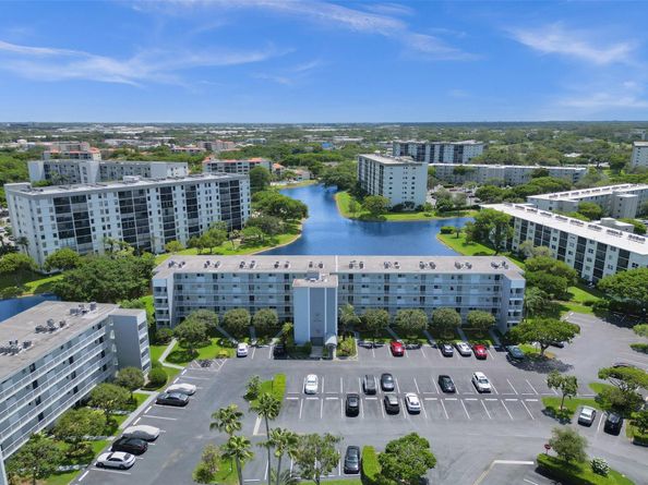 2226 N Cypress Bend Dr 109, Pompano Beach FL 33069