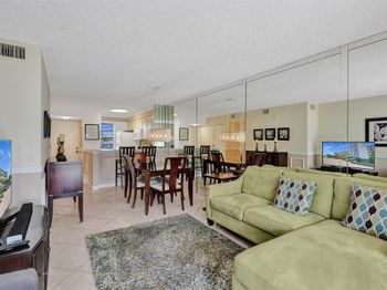 2226 N Cypress Bend Dr