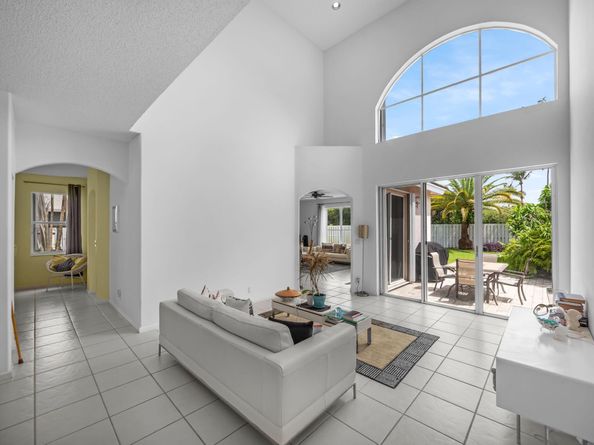 6211 Shadow Tree Lane, Lake Worth FL 33463