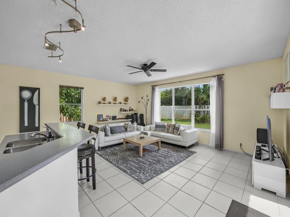 6211 Shadow Tree Lane, Lake Worth FL 33463