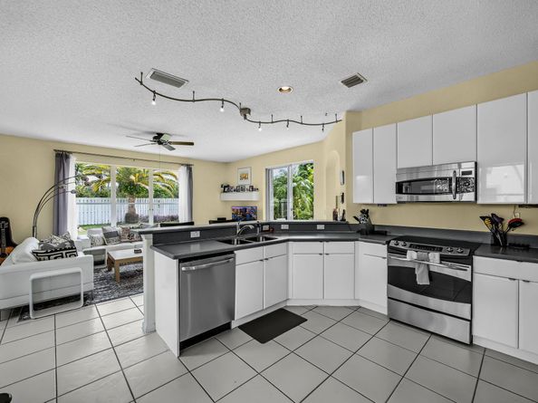 6211 Shadow Tree Lane, Lake Worth FL 33463