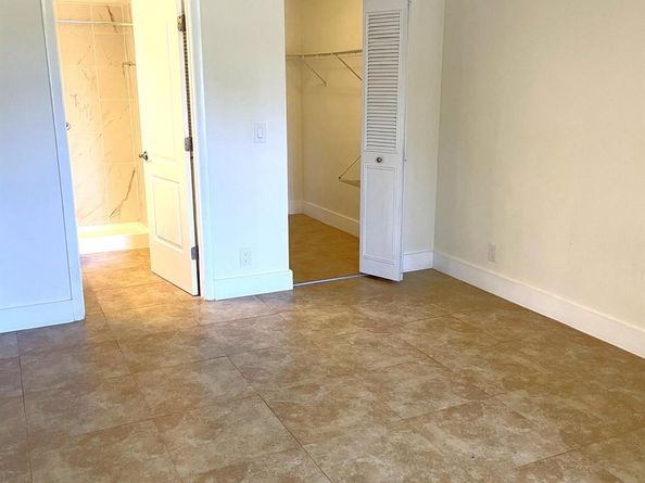 717 Sunny Pine Way D2, Greenacres FL 33415