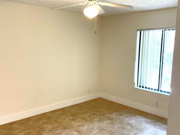 717 Sunny Pine Way D2, Greenacres FL 33415