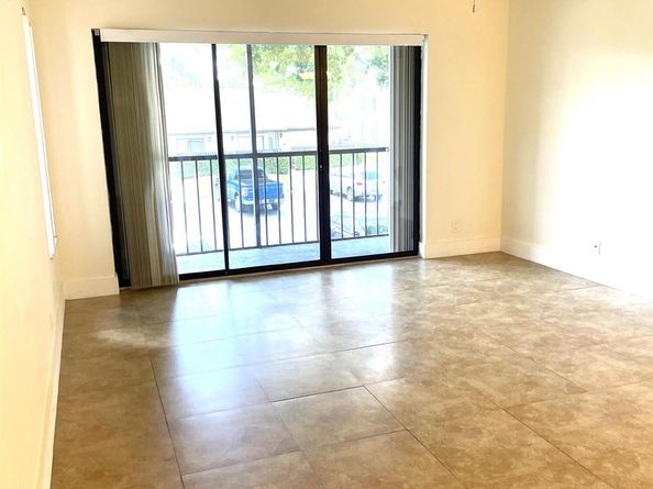 717 Sunny Pine Way D2, Greenacres FL 33415