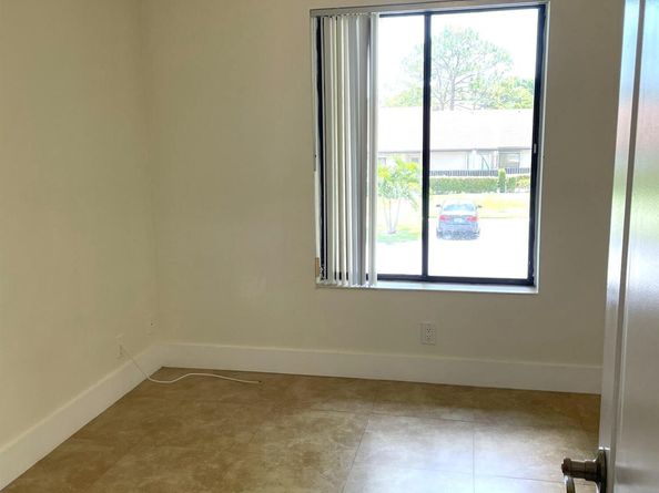 717 Sunny Pine Way D2, Greenacres FL 33415