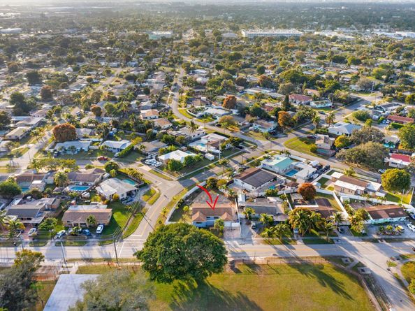 2041 SW 35 Avenue, Fort Lauderdale FL 33312