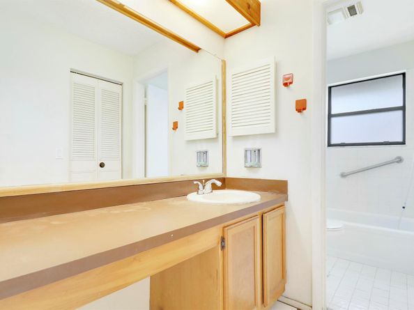 135 Manchineel Court, Royal Palm Beach FL 33411