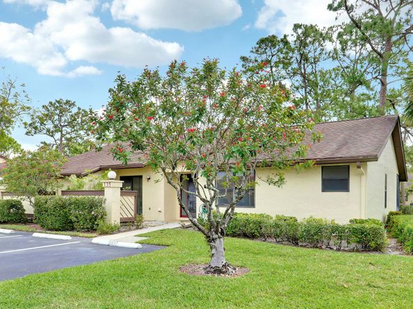 135 Manchineel Court, Royal Palm Beach FL 33411