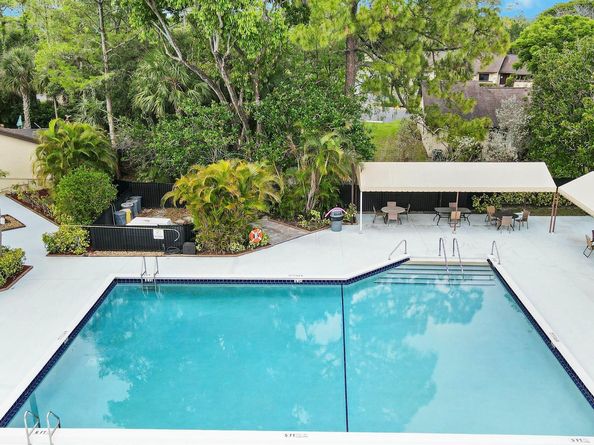 135 Manchineel Court, Royal Palm Beach FL 33411