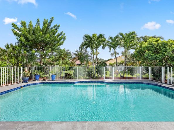 2532 Egret Lake Drive, Greenacres FL 33413