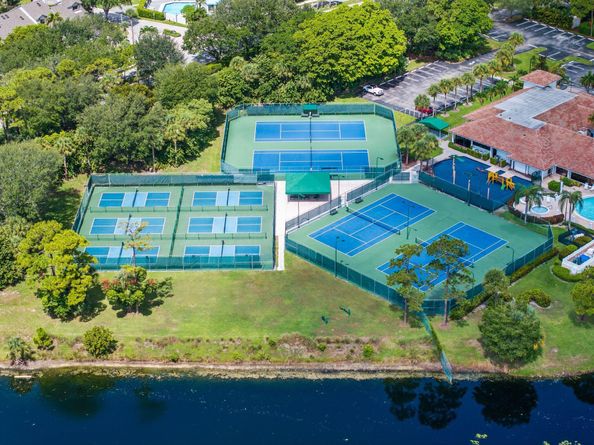 2532 Egret Lake Drive, Greenacres FL 33413