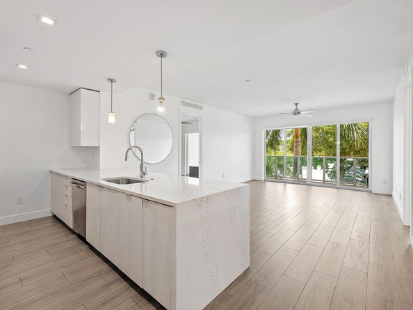 1 S Palmway 201, Lake Worth Beach FL 33460