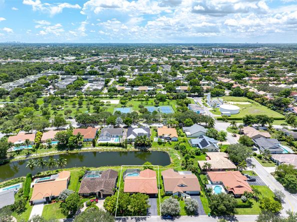 8950 NW 45th Ct, Coral Springs FL 33065