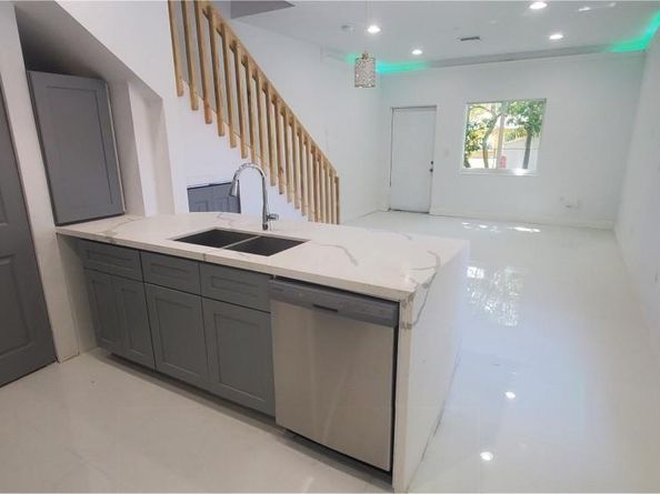 431 NW 7th Ter, Fort Lauderdale FL 33311
