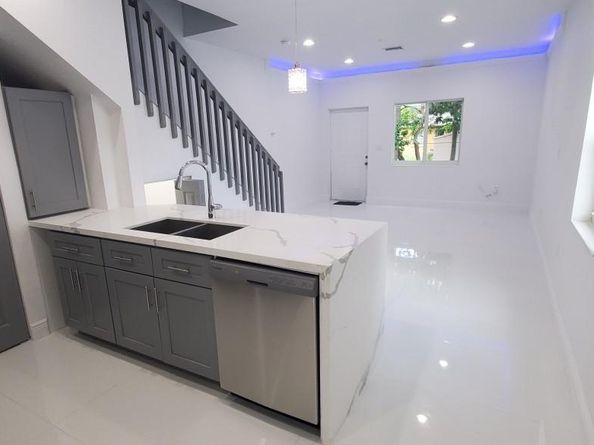 431 NW 7th Ter, Fort Lauderdale FL 33311