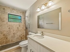 95 NE 128th St, North Miami FL 33161