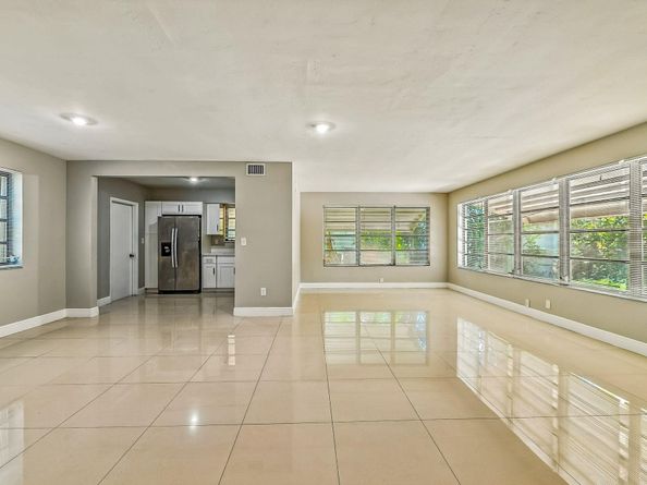 95 NE 128th St, North Miami FL 33161