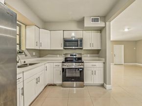 95 NE 128th St, North Miami FL 33161