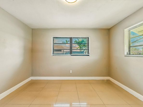 95 NE 128th St, North Miami FL 33161